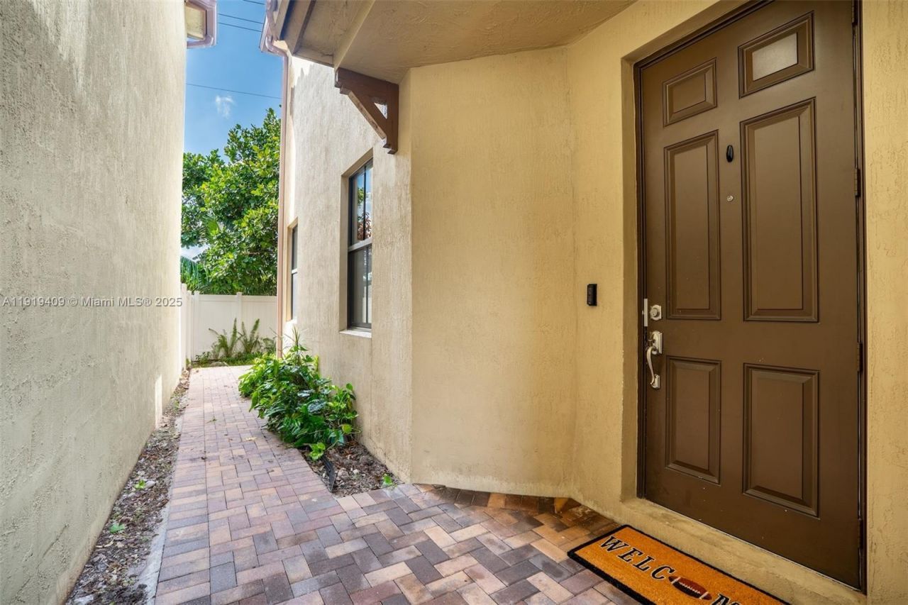 4816 NW 56th Ct, Tamarac, FL 33319 Photo