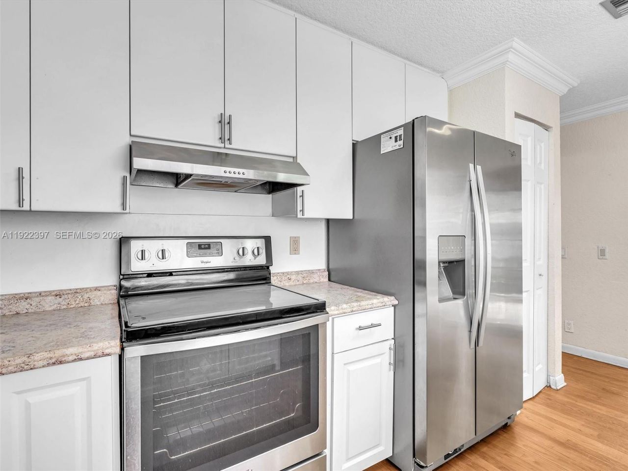 1361 Cottonwood Cir, Weston, FL 33326 Photo