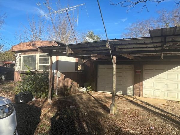 207 Mill Street, Lone Oak, TX 75453