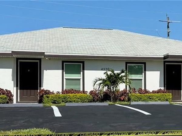 4330 Gulfstream DR, NAPLES, FL 34112