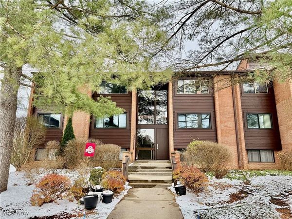 935 Canyon View Road, Unit 202, Sagamore Hills, OH 44067