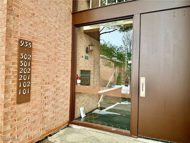 935 Canyon View Road, Unit 202, Sagamore Hills, OH 44067 Photo 2