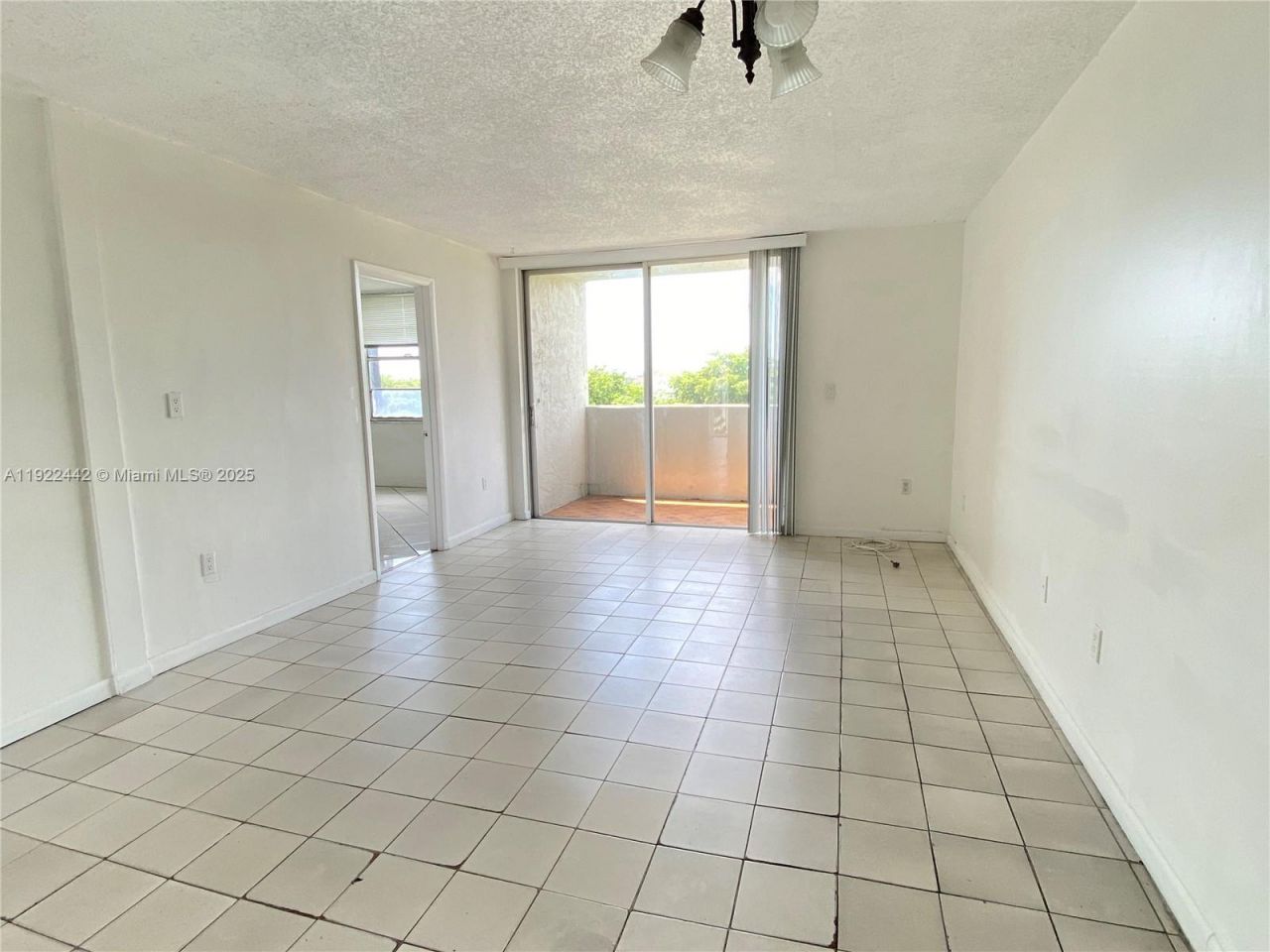 10000 NW 80th Ct, Unit 2528, Hialeah Gardens, FL 33016 Photo