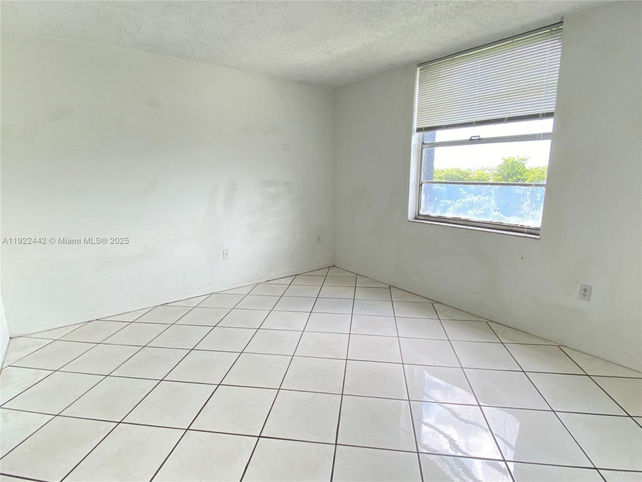 10000 NW 80th Ct, Unit 2528, Hialeah Gardens, FL 33016 Photo