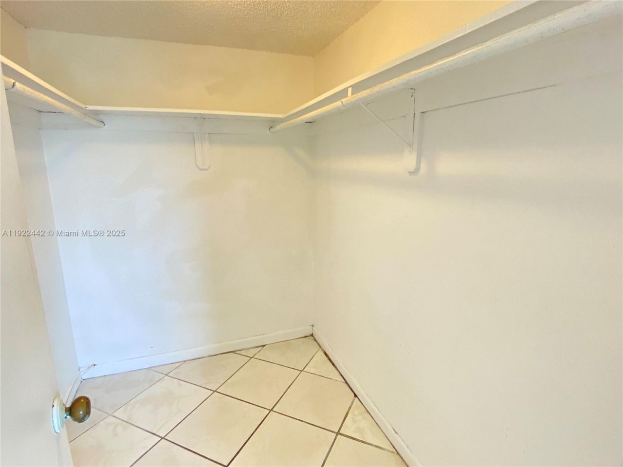 10000 NW 80th Ct, Unit 2528, Hialeah Gardens, FL 33016 Photo