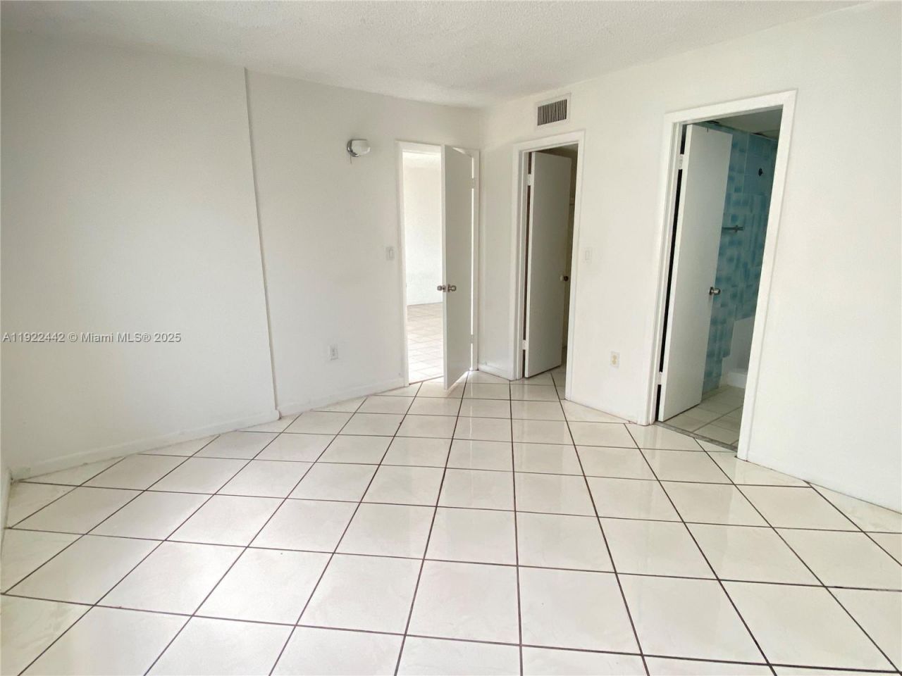 10000 NW 80th Ct, Unit 2528, Hialeah Gardens, FL 33016 Photo
