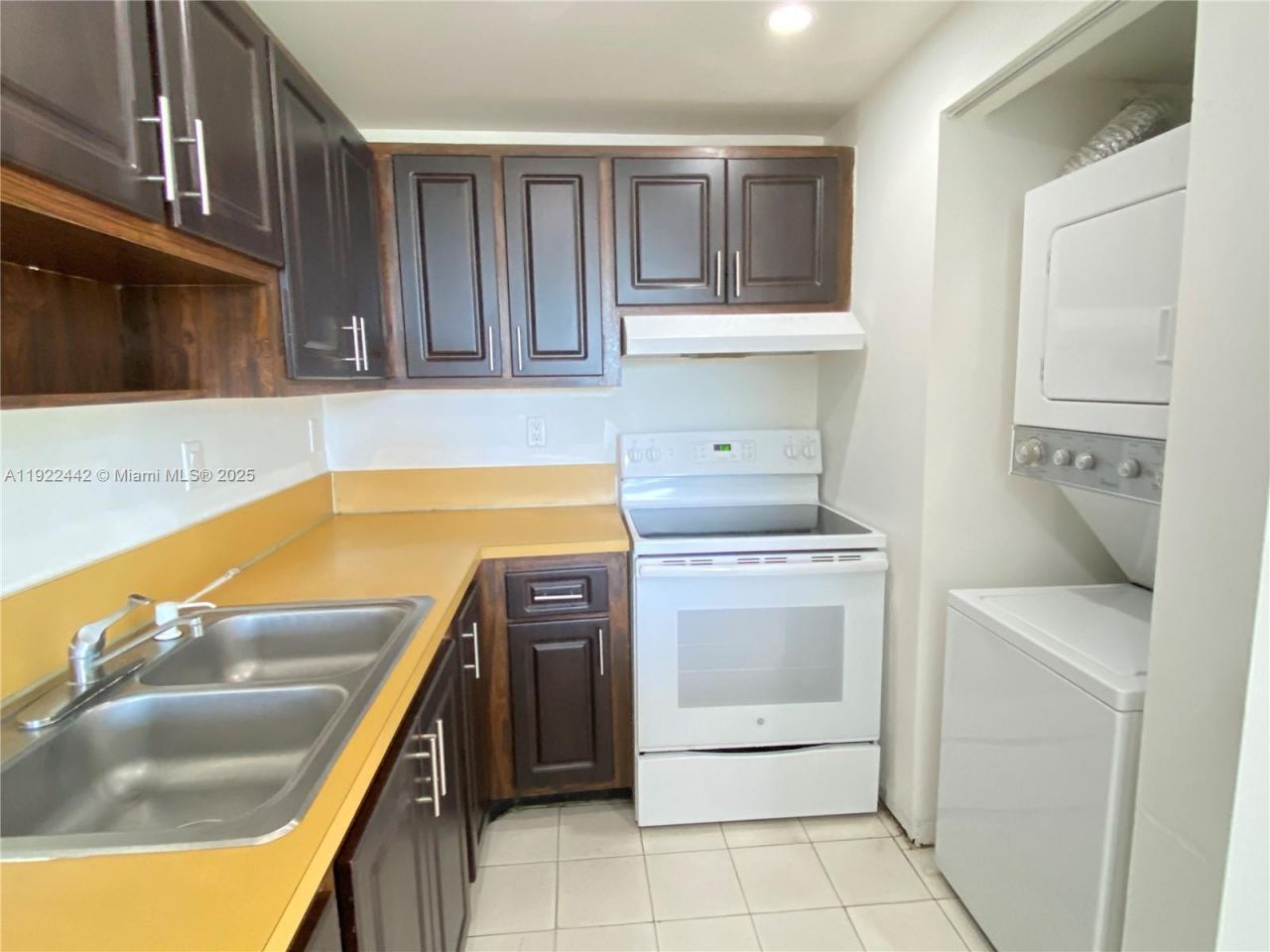 10000 NW 80th Ct, Unit 2528, Hialeah Gardens, FL 33016 Photo