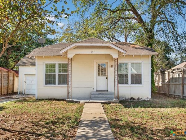 617 N College Street, Gonzales, TX 78629