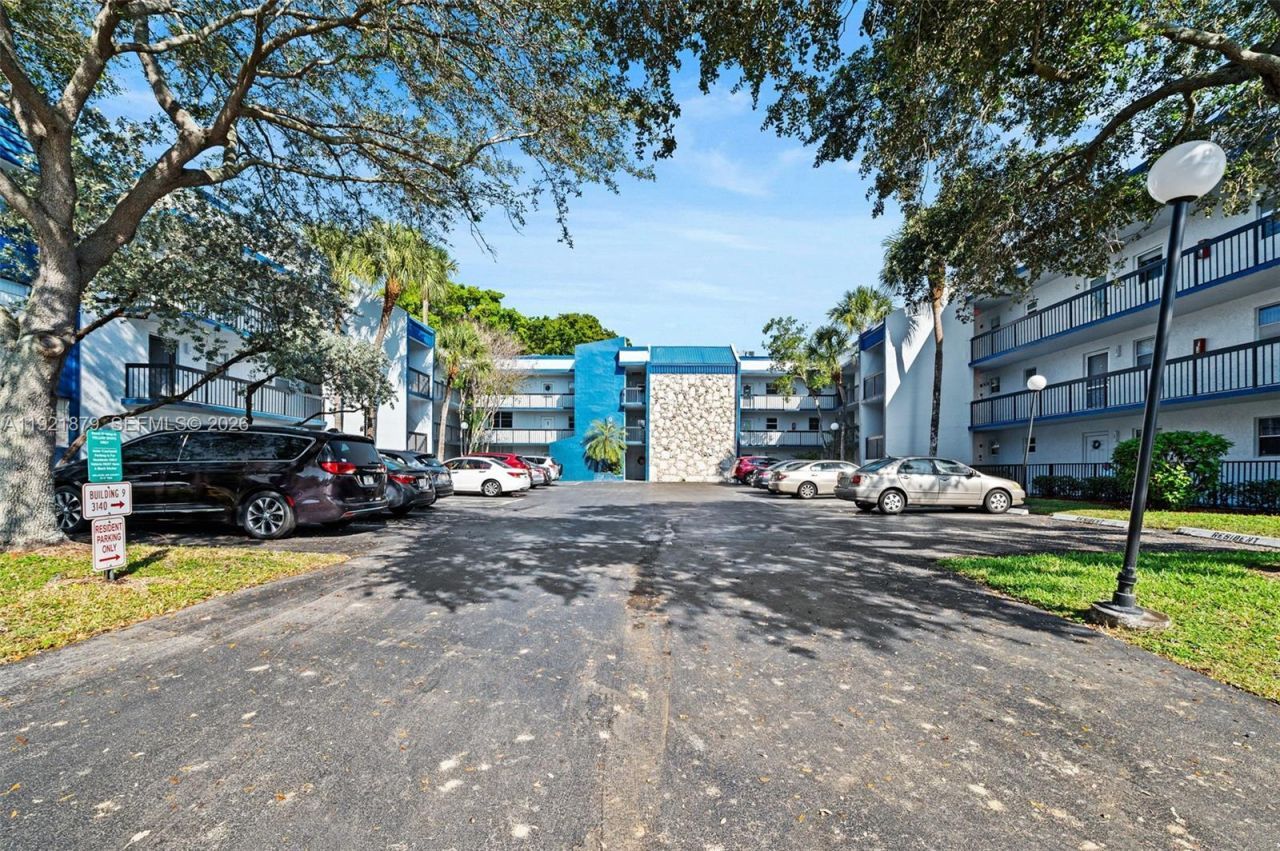 3140 Holiday Springs Blvd, Unit 9-102, Margate, FL 33063 Photo