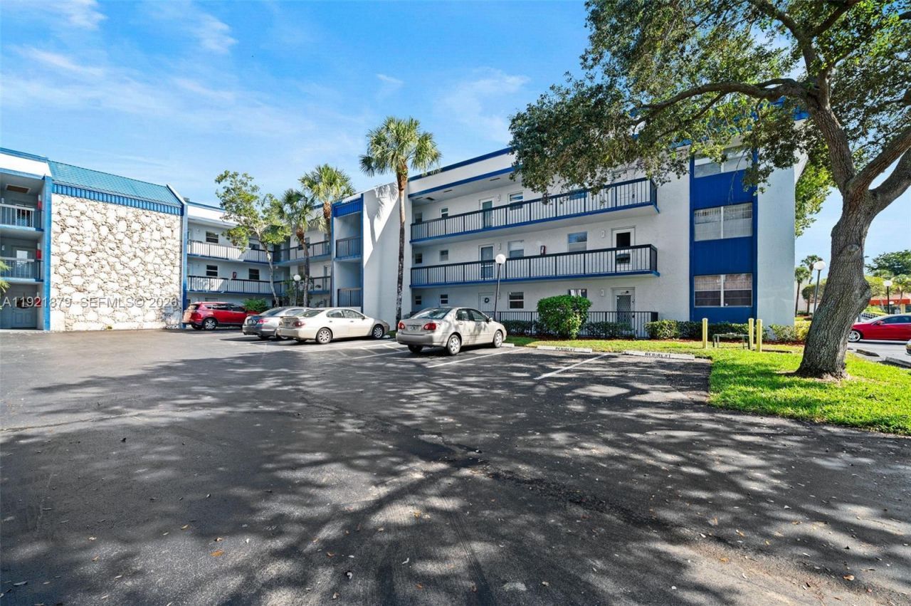 3140 Holiday Springs Blvd, Unit 9-102, Margate, FL 33063 Photo