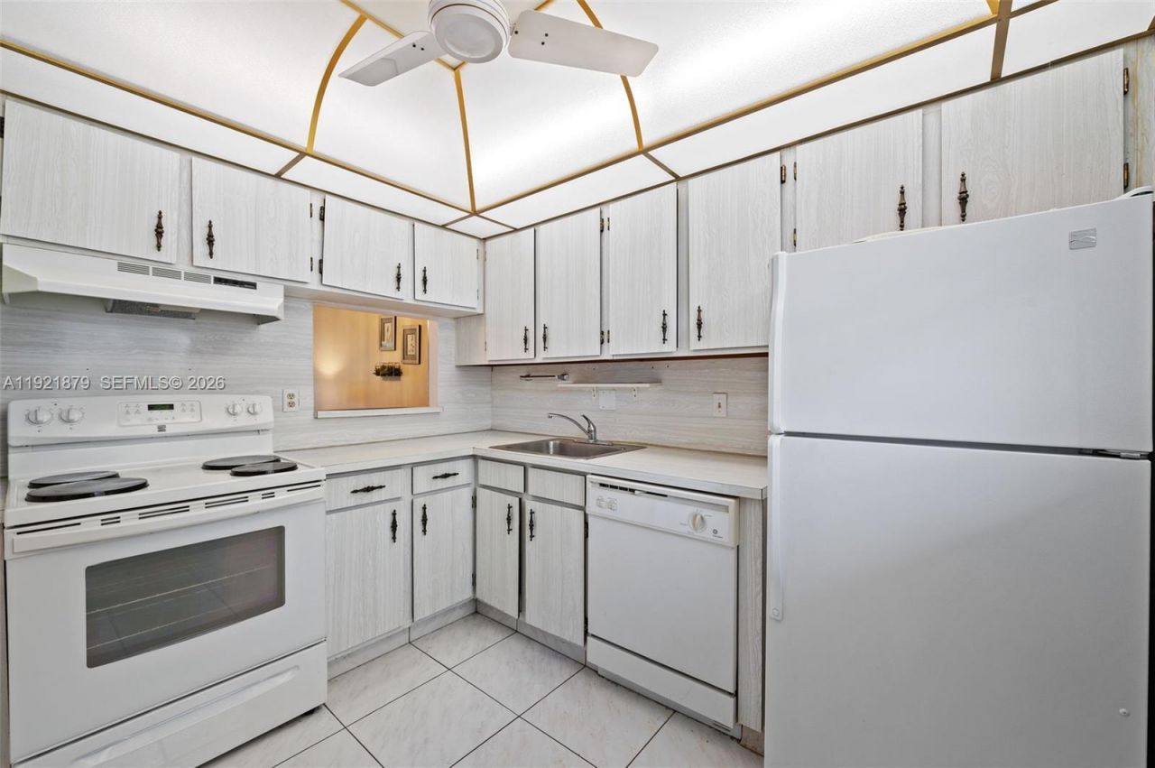 3140 Holiday Springs Blvd, Unit 9-102, Margate, FL 33063 Photo