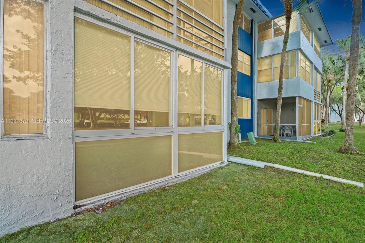 3140 Holiday Springs Blvd, Unit 9-102, Margate, FL 33063 Photo