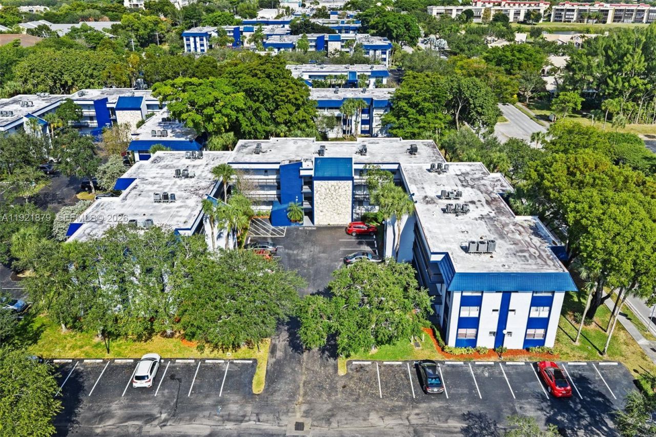 3140 Holiday Springs Blvd, Unit 9-102, Margate, FL 33063 Photo