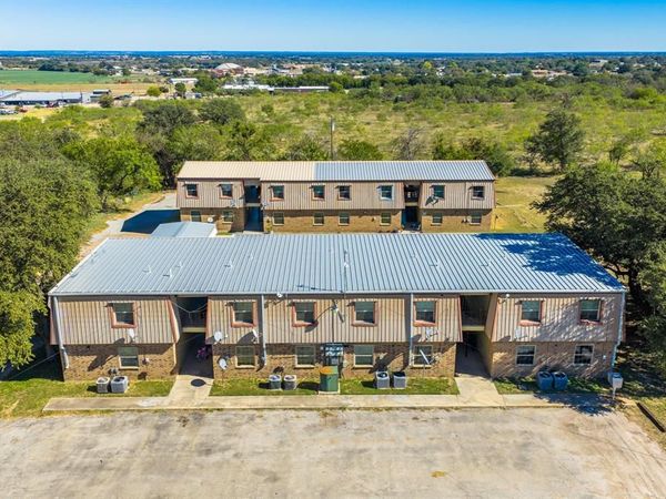 1316 N Mary Street , Comanche, TX 76442