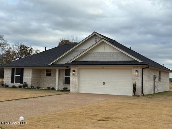 104 Red Bird Cove, Senatobia, MS 38668