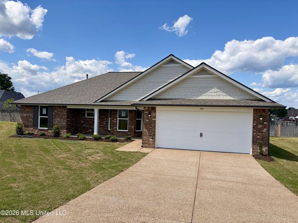 104 Red Bird Cove, Senatobia, MS 38668