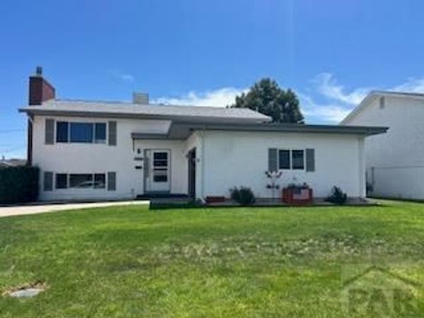 2130 Oakwood Lane, Pueblo, CO 81005