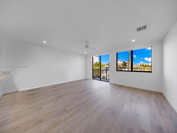 20 NE 19th Ave, Unit 210, Pompano Beach, FL 33060