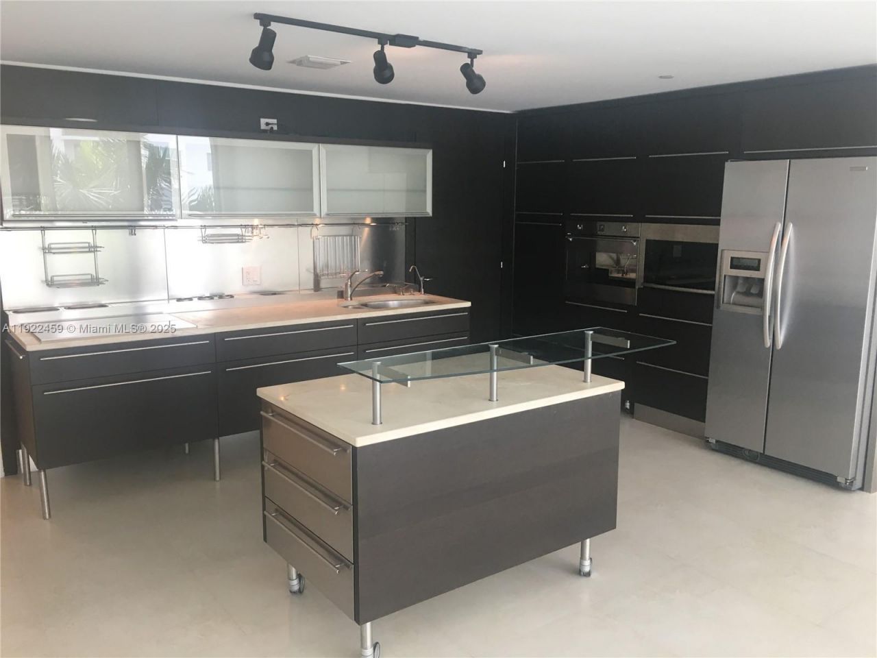 6000 Collins Ave, Unit 521, Miami Beach, FL 33140 Photo