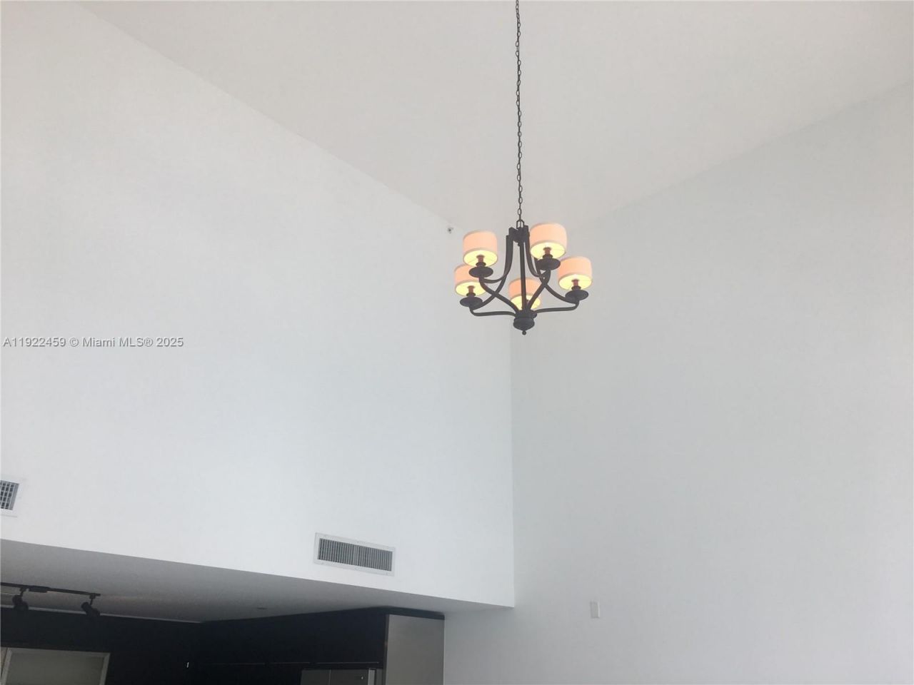 6000 Collins Ave, Unit 521, Miami Beach, FL 33140 Photo