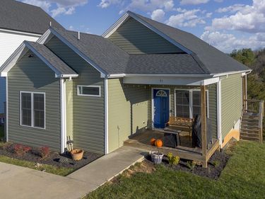 71 Triple Crown Dr, Lexington, VA 24450