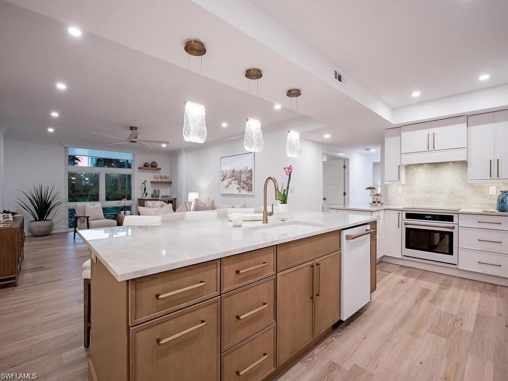 400 Park Shore Dr, Unit 102, Naples, FL 34103 Photo