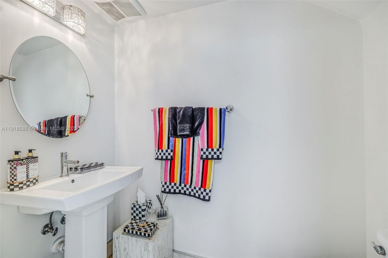 641 Santander Ave, Unit 3, Coral Gables, FL 33134 Photo