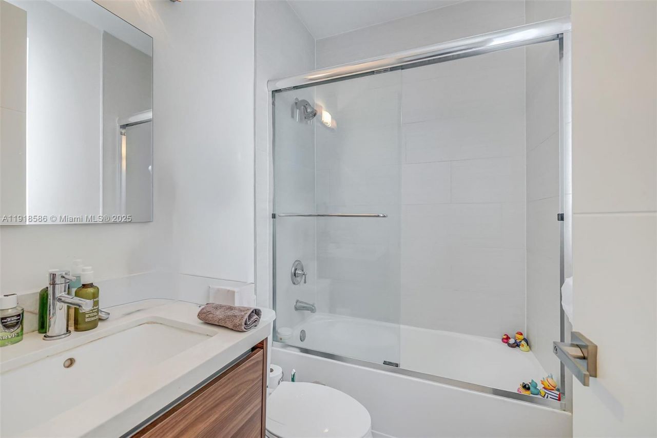 641 Santander Ave, Unit 3, Coral Gables, FL 33134 Photo