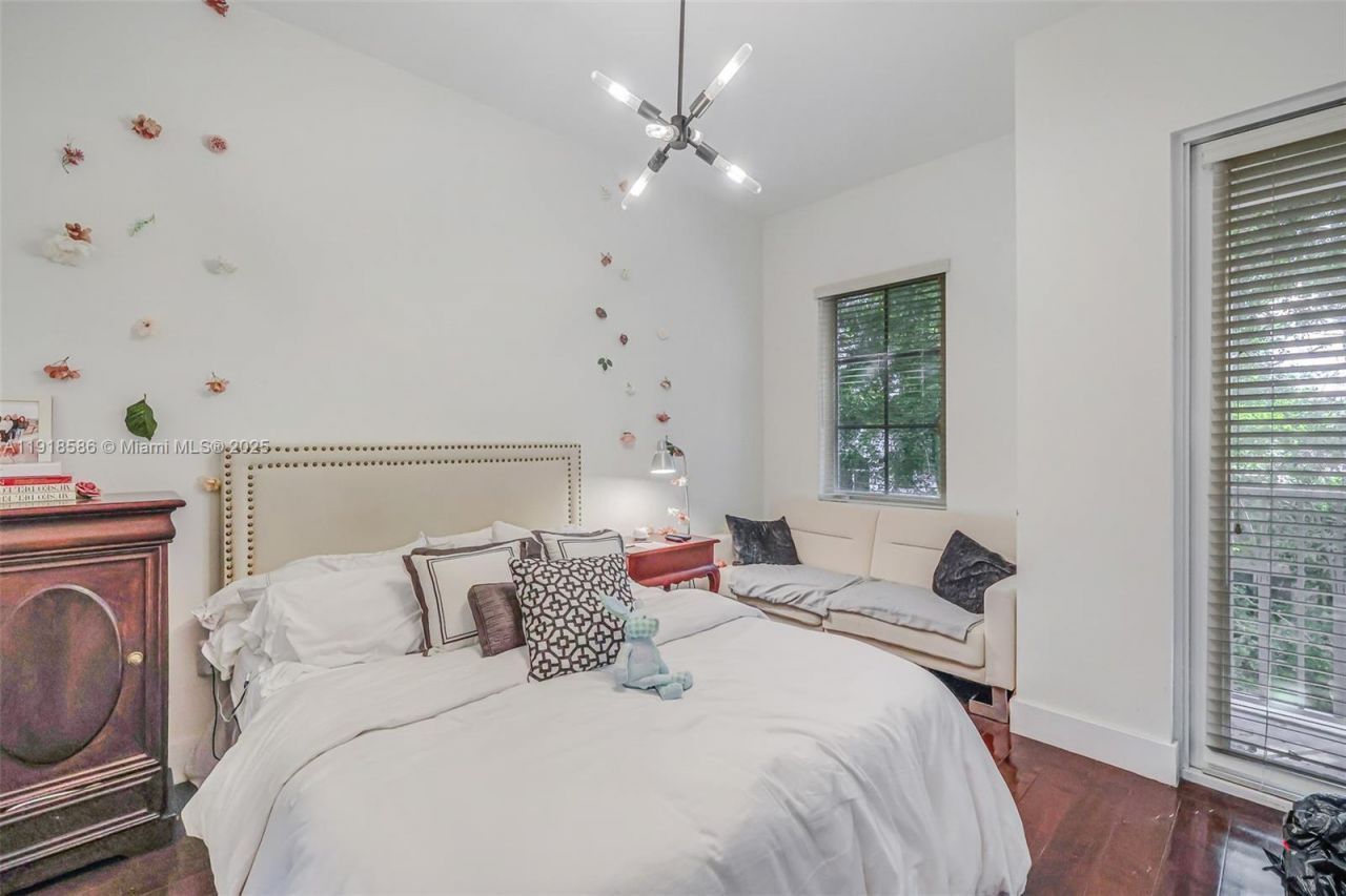 641 Santander Ave, Unit 3, Coral Gables, FL 33134 Photo