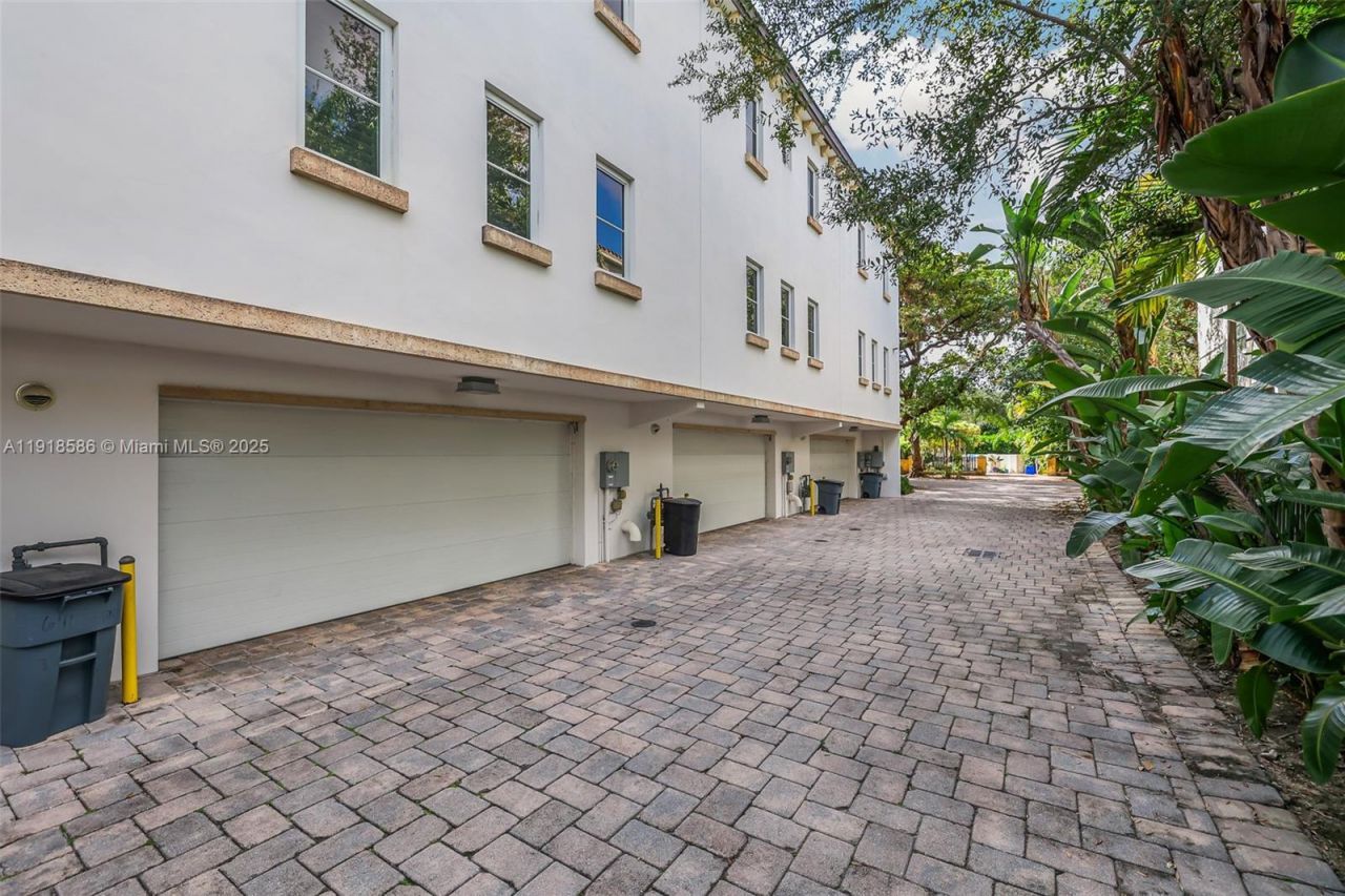 641 Santander Ave, Unit 3, Coral Gables, FL 33134 Photo
