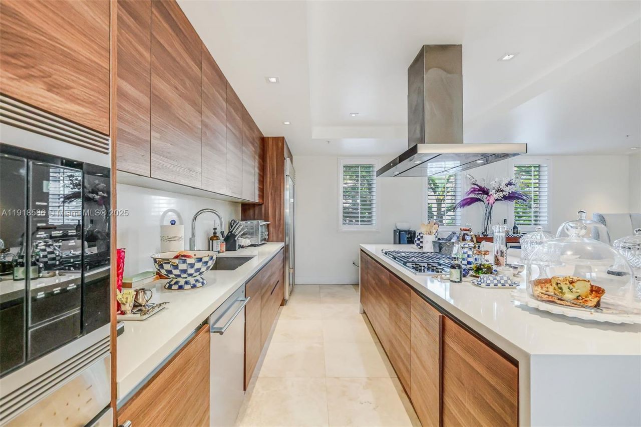 641 Santander Ave, Unit 3, Coral Gables, FL 33134 Photo