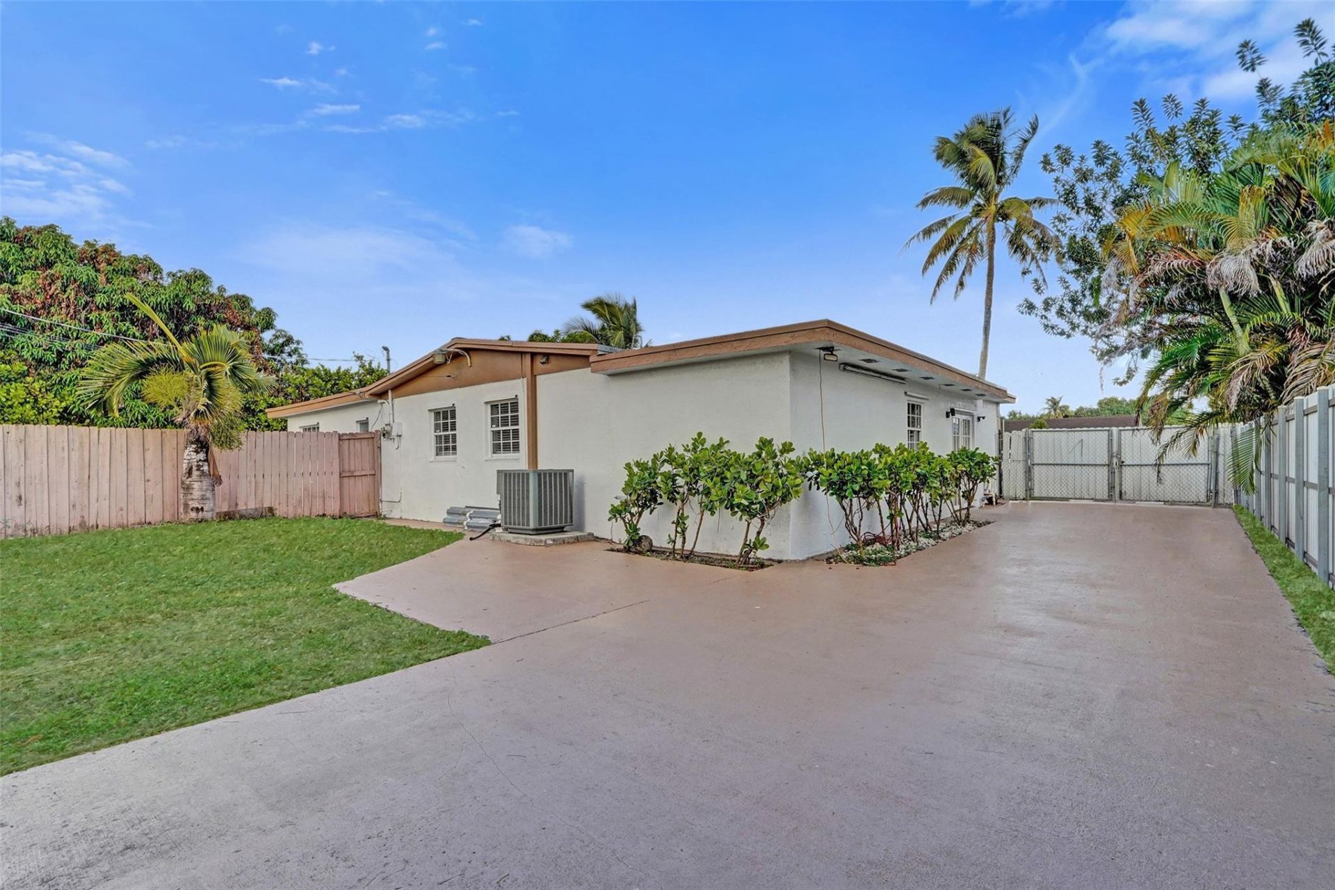 16920 NW 53rd Ave, Miami Gardens, FL 33055 Photo