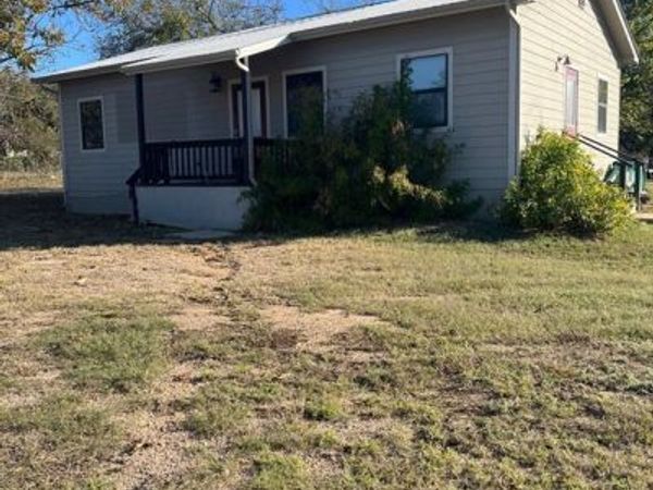 1310 N Mesquite Street N, Goldthwaite, TX 76844