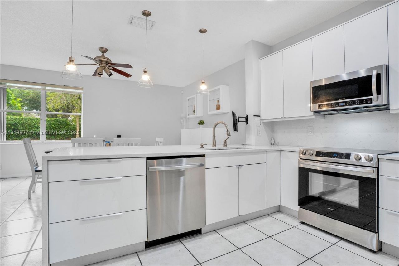 636 Sand Creek Cir, Weston, FL 33327 Photo