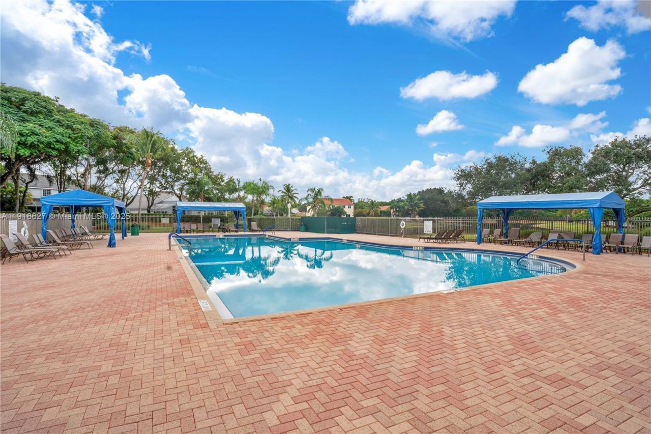 636 Sand Creek Cir, Weston, FL 33327 Photo