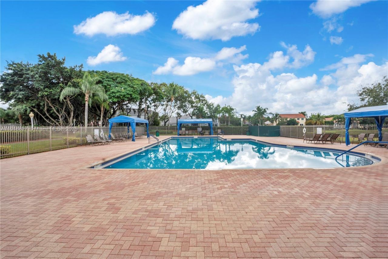 636 Sand Creek Cir, Weston, FL 33327 Photo