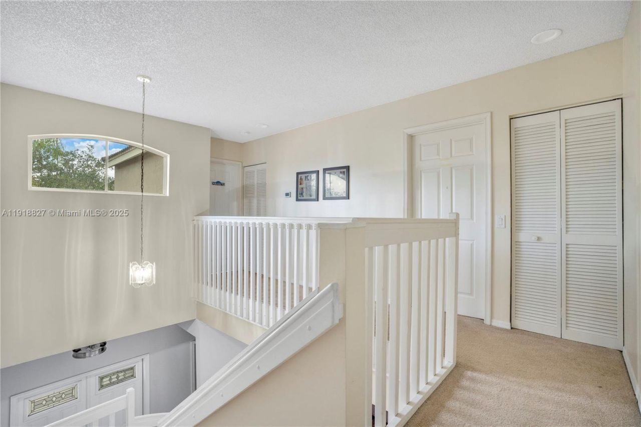 636 Sand Creek Cir, Weston, FL 33327 Photo