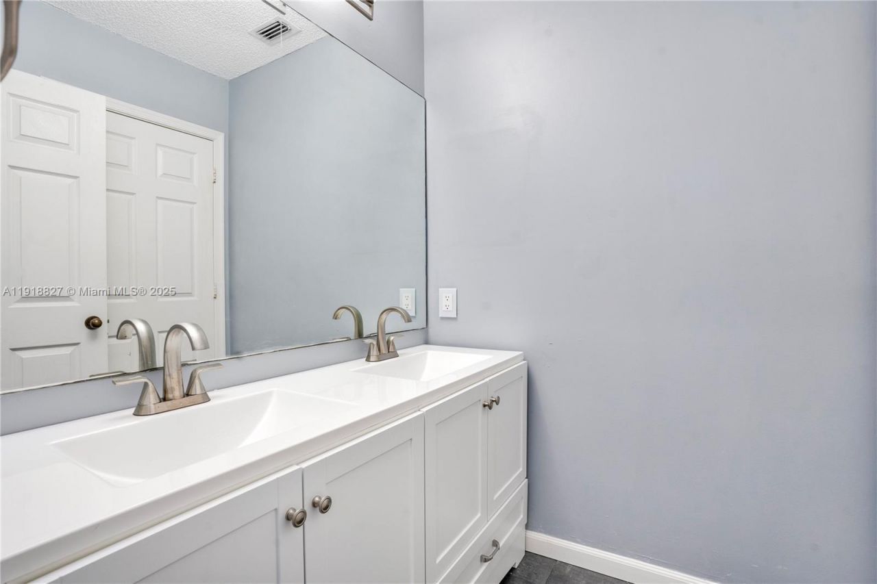 636 Sand Creek Cir, Weston, FL 33327 Photo