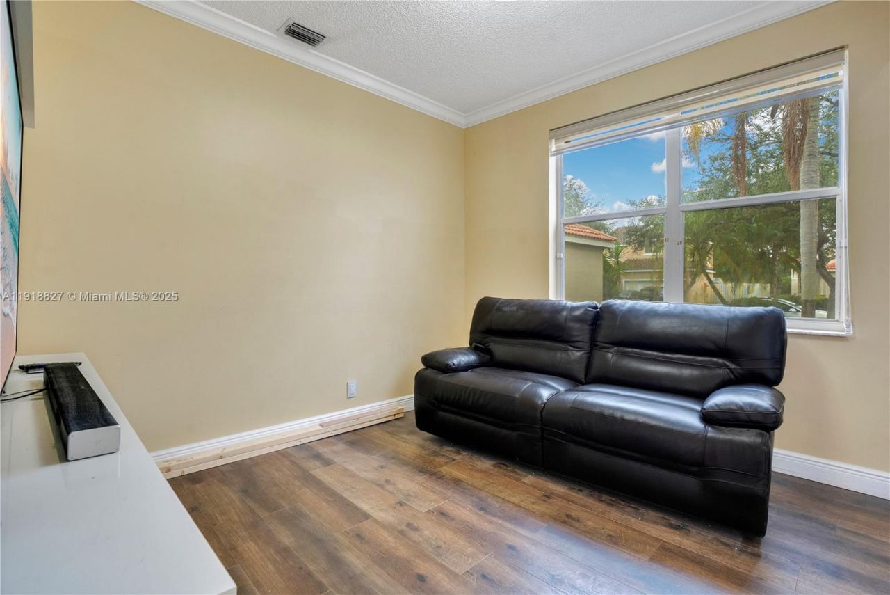 636 Sand Creek Cir, Weston, FL 33327 Photo