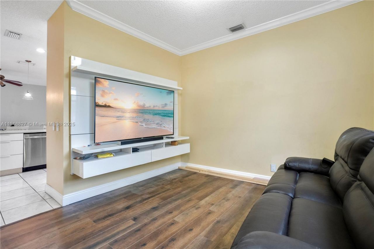 636 Sand Creek Cir, Weston, FL 33327 Photo