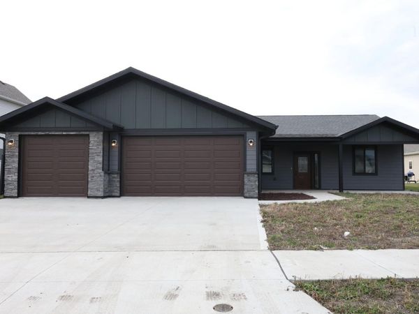 4712 Hampton Loop S, Moorhead, MN 56560