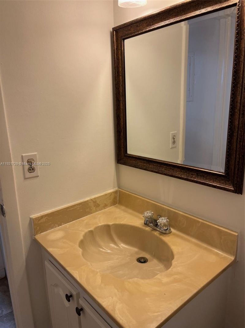 13500 NE 3rd Ct, Unit 402, North Miami, FL 33161 Photo