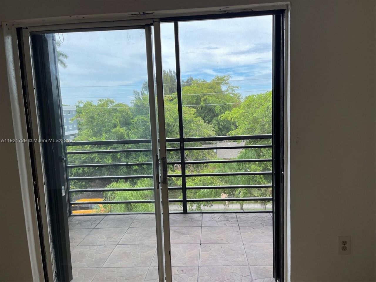 13500 NE 3rd Ct, Unit 402, North Miami, FL 33161 Photo