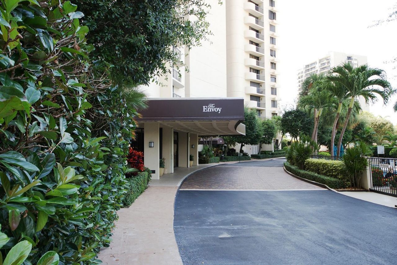 2480 Presidential Way, Unit 1103, West Palm Beach, FL 33401 Photo