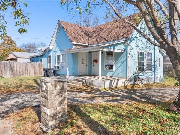 109 N Kouns Street, Cleburne, TX 76031