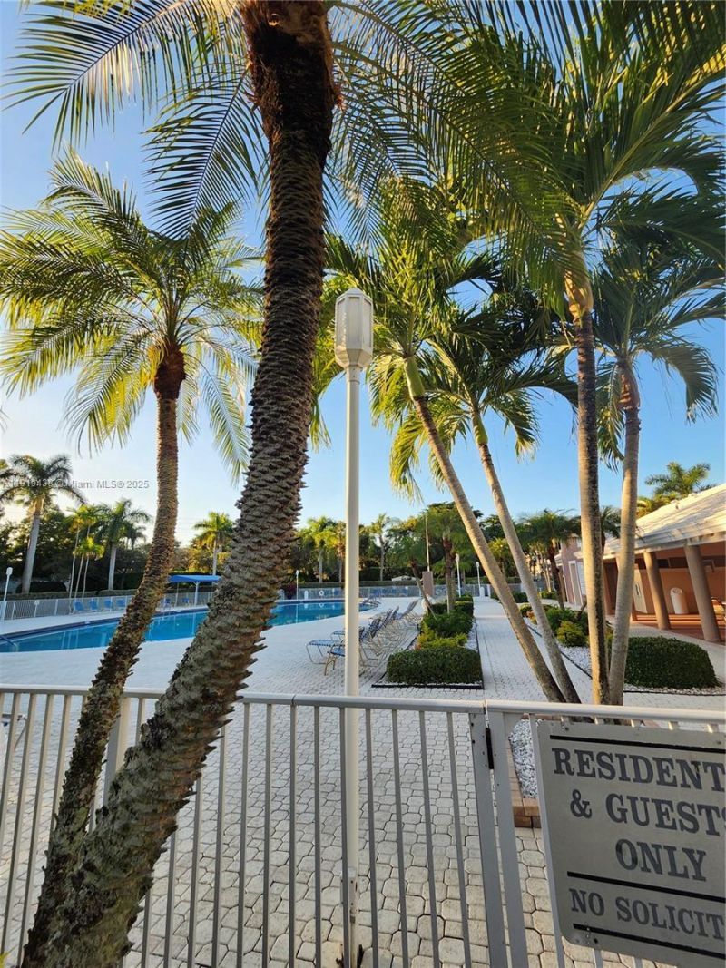 7852 Trent Dr, Unit 206, Tamarac, FL 33321 Photo