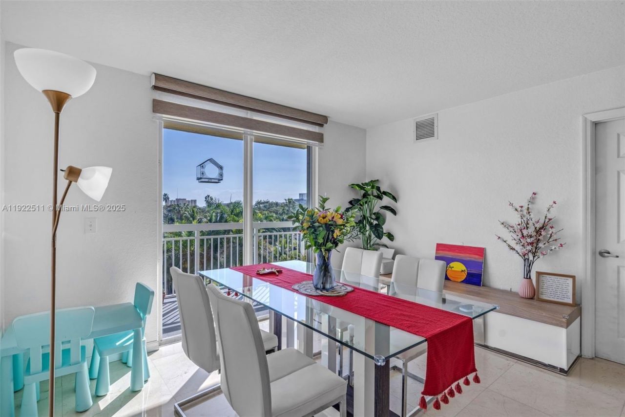 816 NW 11th St, Unit 607, Miami, FL 33136 Photo