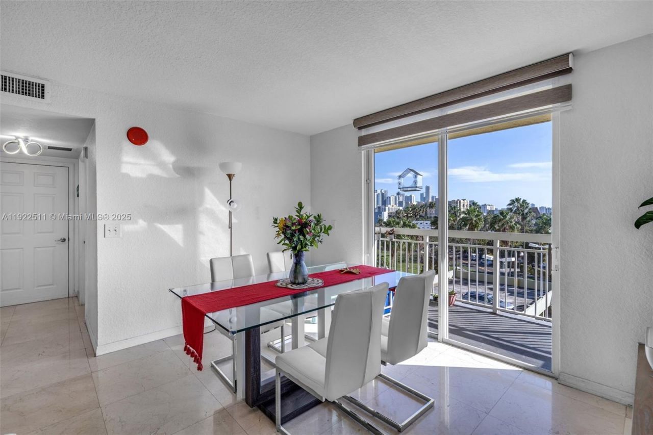 816 NW 11th St, Unit 607, Miami, FL 33136 Photo