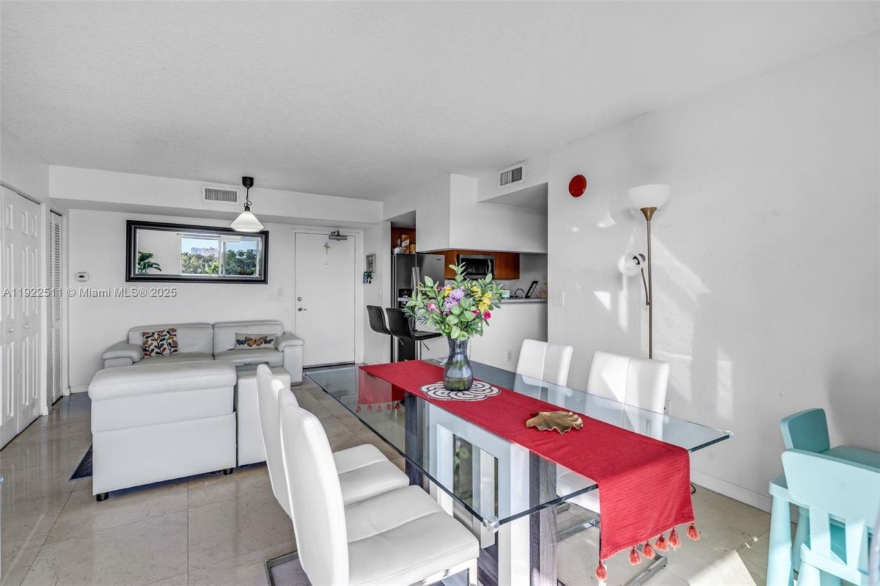 816 NW 11th St, Unit 607, Miami, FL 33136 Photo