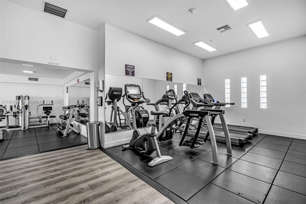 816 NW 11th St, Unit 607, Miami, FL 33136 Photo